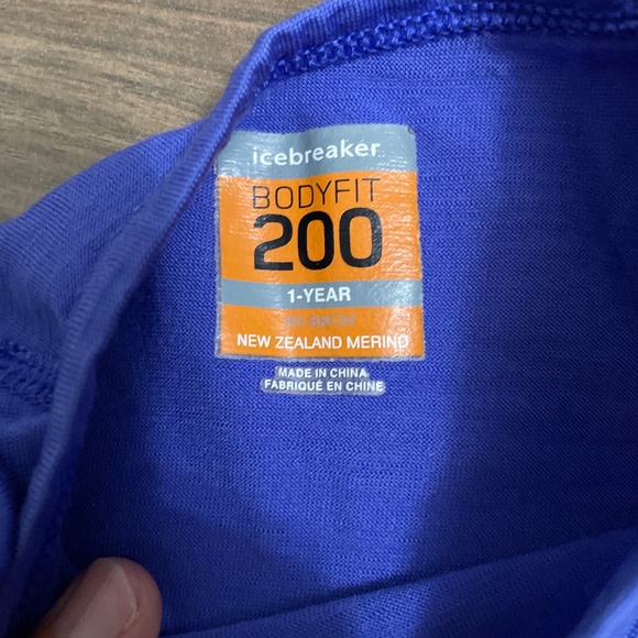 2/$30 Icebreaker 200 100% merino wool top - Picture 3 of 8